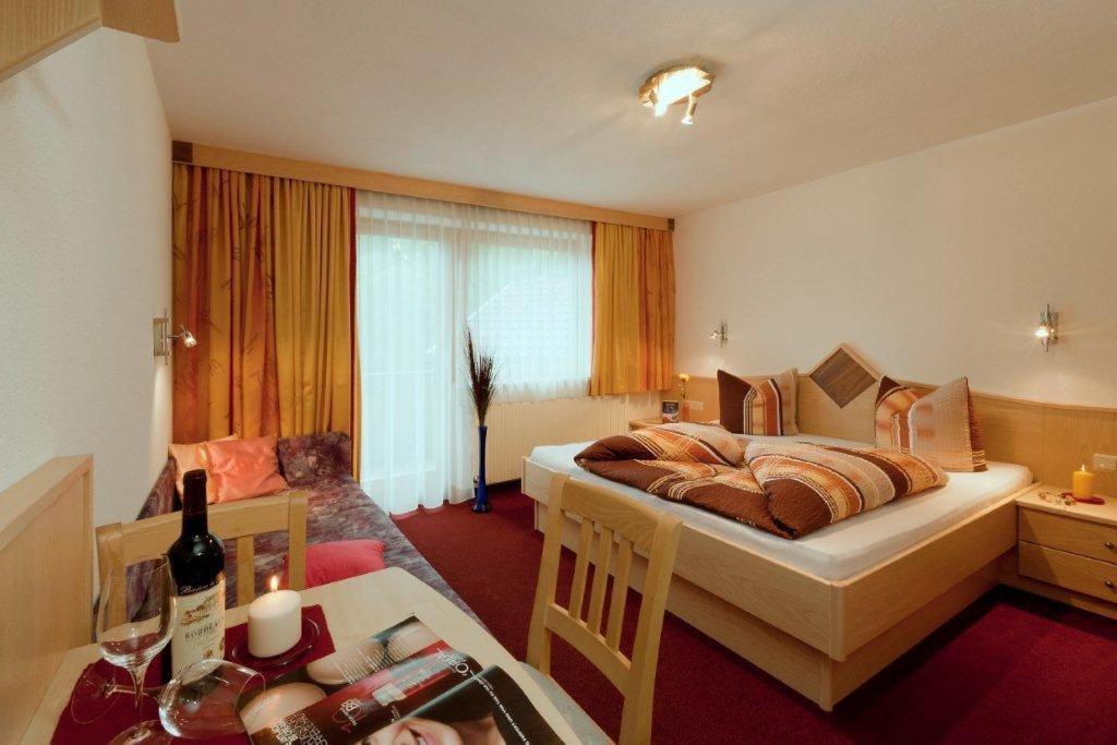 Haus Birgit Hotel Pettneu am Arlberg Exterior photo