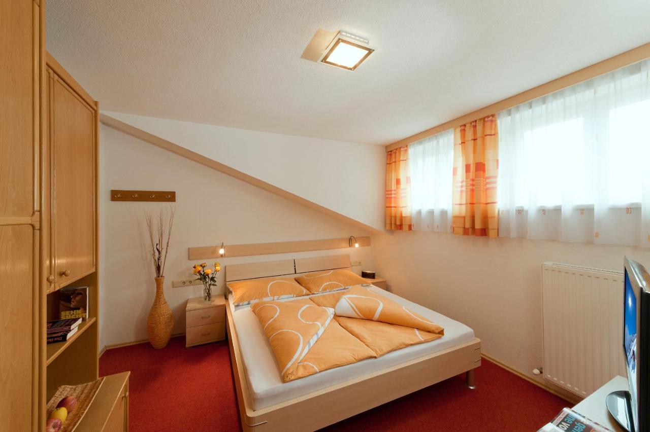 Haus Birgit Hotel Pettneu am Arlberg Exterior photo